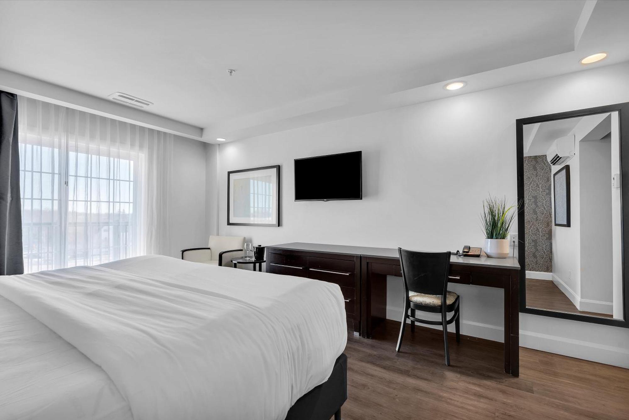 Executive Suite,1666215088:JPEG